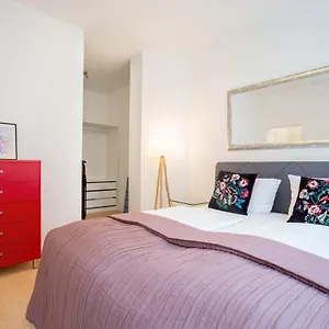 victoria-altstadt-suites.dusseldorf-hotel.net/